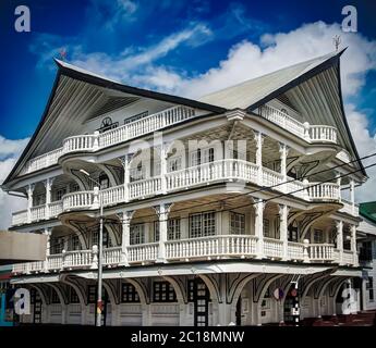 Außenansicht des Hauses in der historischen Stadt Paramaribo, Suriname. Stockfoto