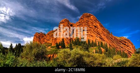 Panoramablick auf Jeti-Oguz aka Seven Bulls Canyon Kirgisistan Stockfoto