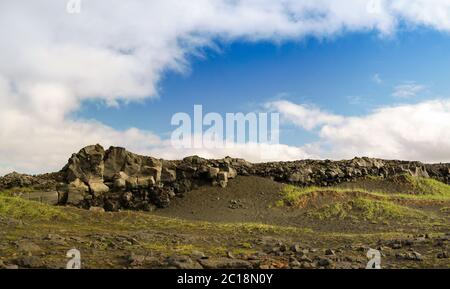 Felslandschaft in der Nähe der Brücke zwischen den Kontinenten Reykjanes Stockfoto