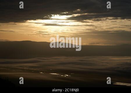 Ngorongoro Krater Tansania Serengeti Afrika Morgen Landschaft Landschaft Szenische Sonnenaufgang Stockfoto