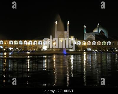 Ayatollah Khomeini Platz bei Nachtbeleuchtung, Isfahan Stockfoto