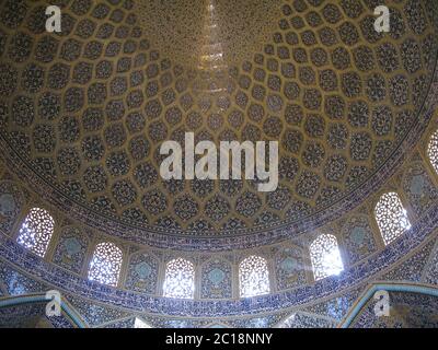 Mosaikdecke der Scheich Lotfollah Moschee, Shiraz, Iran Stockfoto