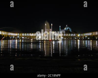 Ayatollah Khomeini Platz und Moschee bei Nachtbeleuchtung, Isfahan Iran Stockfoto