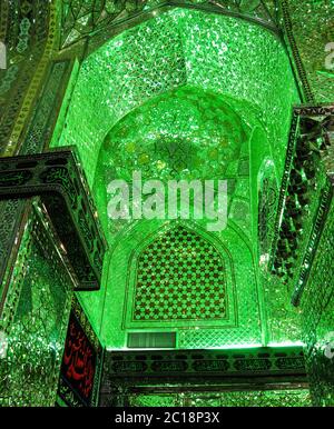 Shah Cheragh Moschee Spiegel Mosaikbogen in Shiraz, Iran Stockfoto