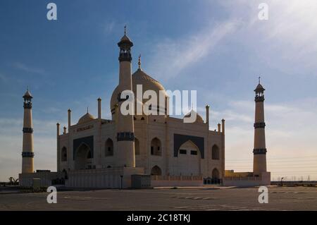 Außenansicht der freundlichen Fatima Zahra Moschee, auch Taj Mahal, Kuwait Stockfoto