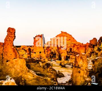 Panorama der alten Stadt Shali und Berg Dakrour in Siwa Oase an Stockfoto