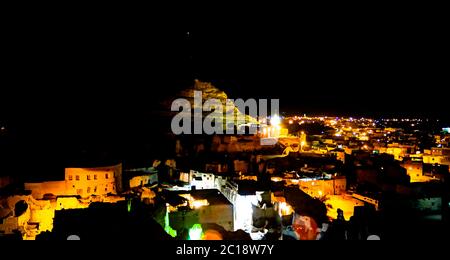 Nacht Panorama der Altstadt Shali und Berg Dakrour, Siwa Oase, Ägypten Stockfoto