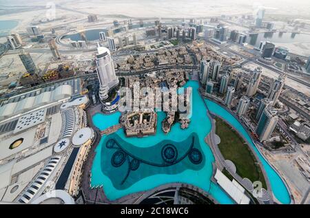 Panorama-Sonnenuntergang Blick auf Dubai Wolkenkratzer, VAE Stockfoto