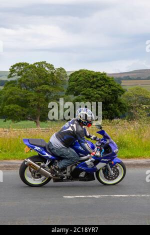 Yamaha R6 Motorrad Fahrer; zwei Rädern Transport, Motorräder, Fahrzeug, Straßen, Motorräder, Motorrad Fahrer fahren in Chorley, Großbritannien Stockfoto