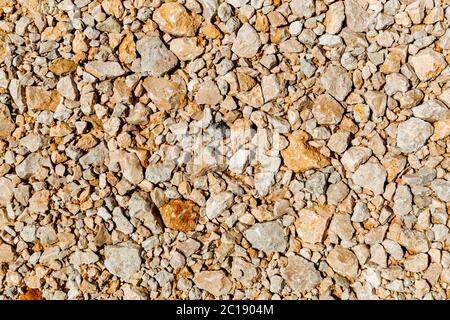 Kleiner Schotter zerkleinert. Abstrakter Hintergrund. Strukturiert. Stockfoto