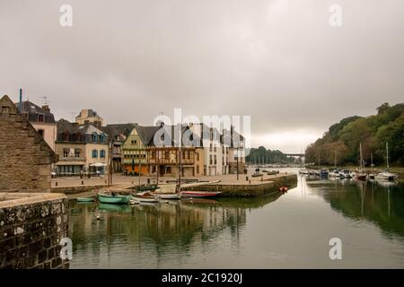 Saint-Goustan, Hafen entlang des Auray Flusses in der Gemeinde Auray, Departement Morbihan in der Bretagne. Stockfoto