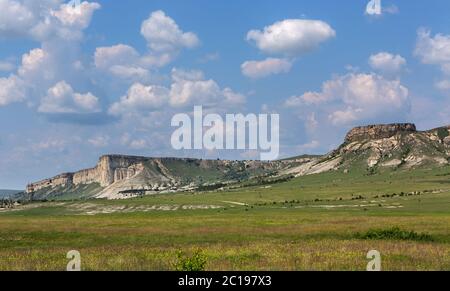 White Rock, oder Ak-Kaya - ein Fels in der Krim, in der Nähe der Ortschaft White Rock von Belogorsky Bezirk befindet. Stockfoto