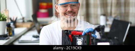 Man nimmt Videoblog über Computer Repair Camera Stockfoto