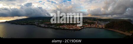 Sanset Blick auf Porto Pim Bay vom Berg Guia auf Faial Insel, Azoren, Portugal Stockfoto