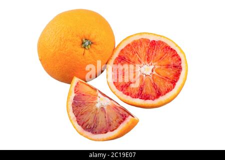 Reife sizilianische Orangen isoliert auf weißem Hintergrund Stockfoto