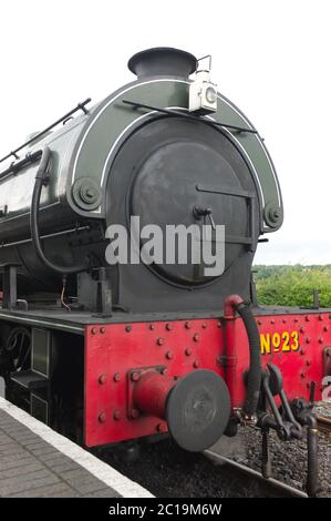 Vorderansicht einer Dampflokomotive der Klasse 0-6-0T der USA auf der Kent and East Sussex Railway in Tenterden, Kent Stockfoto