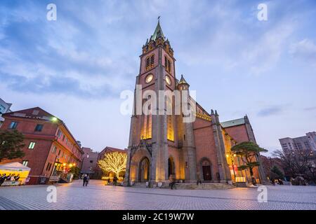 Myeongdong Kathedrale in Seoul, Südkorea bei Nacht Stockfoto