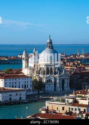 Blick auf die Kirche Santa Maria della Salute in Venedig, Italien. Stockfoto