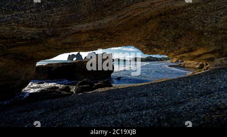 Der Torbogen Felsen am Wharariki Strand, Golden Bay, Neuseeland. Stockfoto