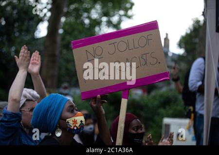 London, Großbritannien. Juni 2020. Eine lokale Kundgebung in Newington Green, London, in Solidarität mit Black Lives Matter. Dies war eine von vielen britischen Protesten und Kundgebungen nach dem Tod von George Floyd, während in der Haft von Polizisten in Minneapolis in den Vereinigten Staaten. Kredit Carol Moir / Alamy News Stockfoto