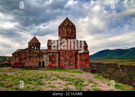 Außenansicht der St. Hovhannes Karapet aka St. John the Baptist Cathedral, Hovhannavank Kloster, Ohanavan , Aragatsotn Provinc Stockfoto