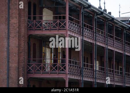 Besucher im historischen Yokohama Red Brick Warehouse Gebäude, Japan. Stockfoto