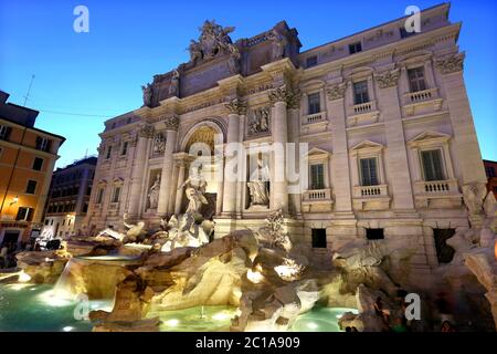 Bilder rund um Rom, Italien, einschließlich des berühmten Trevi-Brunnens (Fontanna di Trevi), entworfen von dem italienischen srchitect Nicola Salvi Stockfoto
