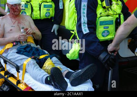 Hauptstadt Großbritanniens: Szenen von Gewalt trafen London als rechtsextreme Kundgebung, um inmitten der laufenden Kampagne der Schwarzen Leben Materie "seine Statuen zu schützen" Stockfoto