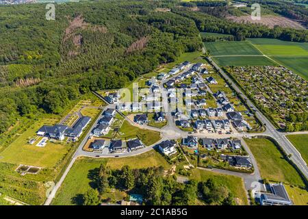 Luftaufnahme, Neubaugebiet Wohnsiedlung Dollberg und Schottergarten am Wiedenberg, Arnsberg, Sauerland, Hochsauerlandkreis, Nord RHI Stockfoto