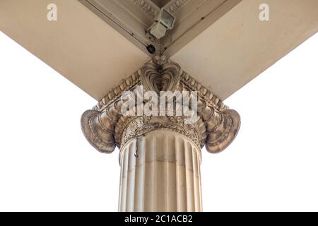 Nahaufnahme einer Linie der Säulen im griechischen Stil Stockfoto