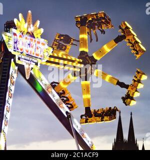 Deutz Kirmes und der Kölner Dom, Köln, Rheinland, Nordrhein-Westfalen, Deutschland, Europa Stockfoto