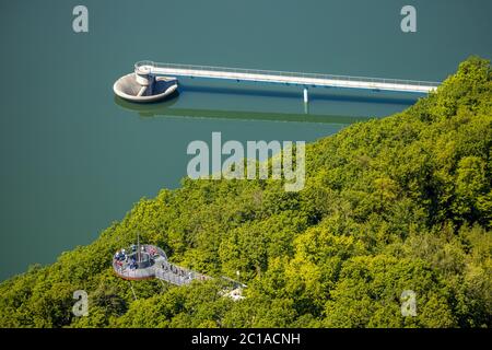 Luftaufnahme, Waldgebiet, Aussichtsplattform Biggeblick, Hochwasserüberlauf, Attendorn, Sauerland, Nordrhein-Westfalen, Deutschland, Aussichtsplattform, Stockfoto