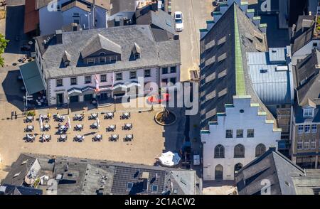 Luftbild, Alter Markt, Gastronomie, Südsauerlandmuseum, Attendorn, Sauerland, Nordrhein-Westfalen, Deutschland, Outdoor-Gastronomie, Corona cris Stockfoto