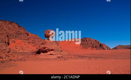 Abstract Felsformation aka Schwein oder Igel in Tamezguida, Tassili nAjjer Nationalpark, Algerien Stockfoto