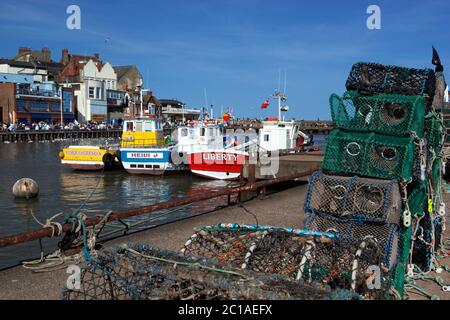 Hummertöpfe am Pier am Fischerhafen, Bridlington, East Riding of Yorkshire, England, Vereinigtes Königreich, Europa Stockfoto