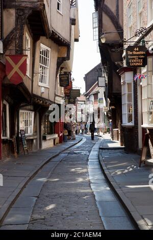 Blick entlang der Shambles in der Altstadt, York, Yorkshire, England, Großbritannien, Europa Stockfoto