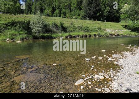 Sihl Fluss in der Nähe des Dorfes Sihlbrugg, Schweiz Stockfoto