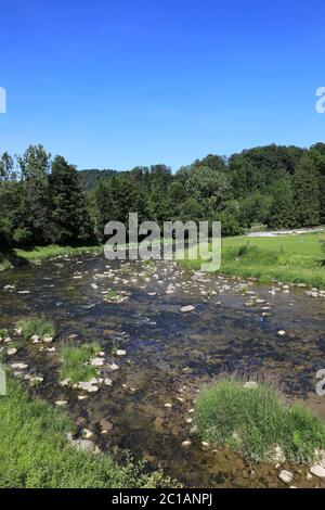 Sihl Fluss in der Nähe des Dorfes Sihlbrugg, Schweiz Stockfoto