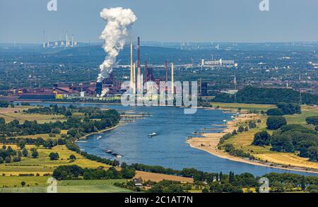 Luftaufnahme, Rhein, Rauchwolke über Duisburg Marxloh, thyssenkrupp - KBS - Kokerei Schwelgern, ThyssenKrupp EVOS Baucontainer, Stahl prod Stockfoto