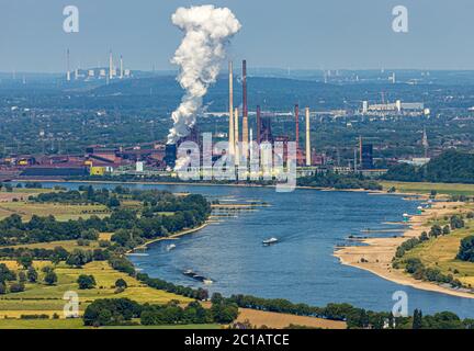 Luftaufnahme, Rhein, Rauchwolke über Duisburg Marxloh, thyssenkrupp - KBS - Kokerei Schwelgern, ThyssenKrupp EVOS Baucontainer, Stahl prod Stockfoto