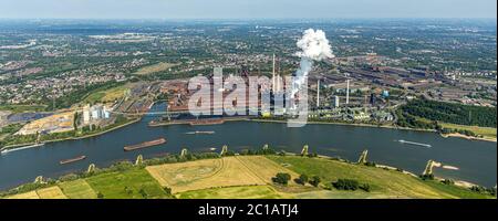 Luftaufnahme, Rhein, Rauchwolke über Duisburg Marxloh, thyssenkrupp - KBS - Kokerei Schwelgern, ThyssenKrupp EVOS Baucontainer, Stahl prod Stockfoto