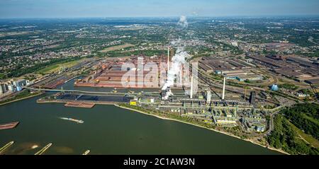 Luftaufnahme, Rhein, Rauchwolke über Duisburg Marxloh, thyssenkrupp - KBS - Kokerei Schwelgern, ThyssenKrupp EVOS Baucontainer, Stahl prod Stockfoto
