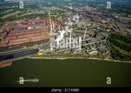 Luftaufnahme, Rhein, Rauchwolke über Duisburg Marxloh, thyssenkrupp - KBS - Kokerei Schwelgern, ThyssenKrupp EVOS Baucontainer, Stahl prod Stockfoto