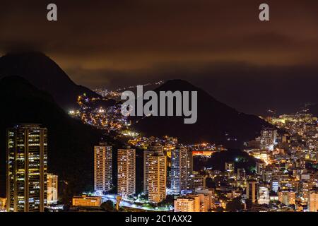 Nachtansicht von Rio De Janeiro Stockfoto