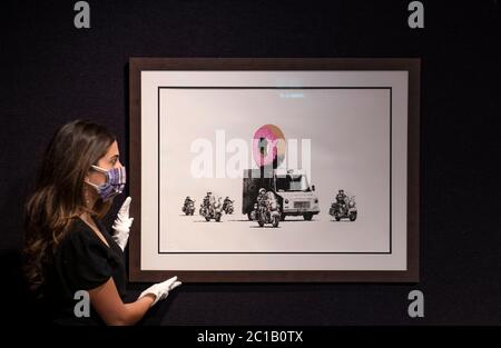 Bonhams, Knightsbridge, London, Großbritannien. Juni 2020. Bonhams Prints und Multiples Sale Preview ihrer ersten Live-Auktion seit der Sperrung Mitte März, mit Besichtigungen nach Terminvereinbarung. Der Verkauf findet am 18-19. Juni mit Werken aus dem 15. - 21. Jahrhundert statt. Bild: Banksy. (British, B. L 187, S. 1975) Donuts (Erdbeere). Schätzen Sie £20,000-30,000. Quelle: Malcolm Park/Alamy Live News. Stockfoto