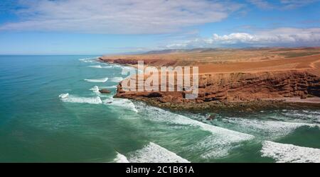 Blick auf Meer und Felsen in Marokko Stockfoto