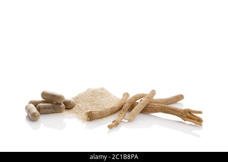 Ashwagandha root und Pulver. Alternative Medizin. Stockfoto