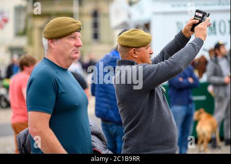 Richmond, North Yorkshire, Großbritannien - 14. Juni 2020: Ehemalige Soldaten bei einem Protest von Black Lives Matter in Richmond, North Yorkshire Stockfoto