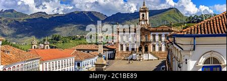 Panoramablick auf den zentralen Platz in Ouro Preto Innenstadt Stockfoto