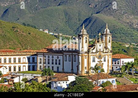 Blick auf die historische Kirche in der Innenstadt von Ouro Preto Stadt Stockfoto